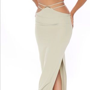 Sage maxi skirt-Size Small
